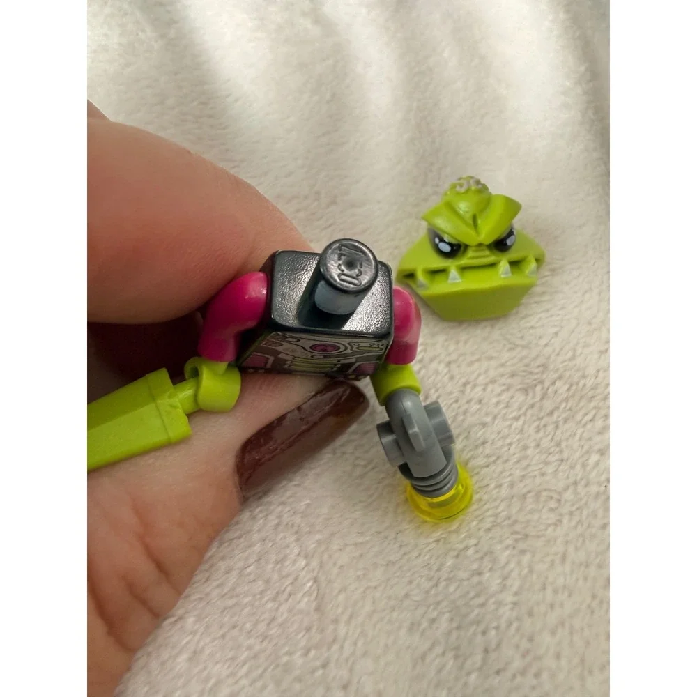 LEGO Galaxy Squad Alien Trooper Minifigure Lime Green Magenta Space Soldier